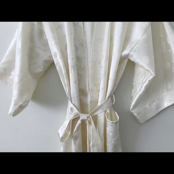 Silky Ivory Asian Printed Robe XS/S - Picture 4 of 8